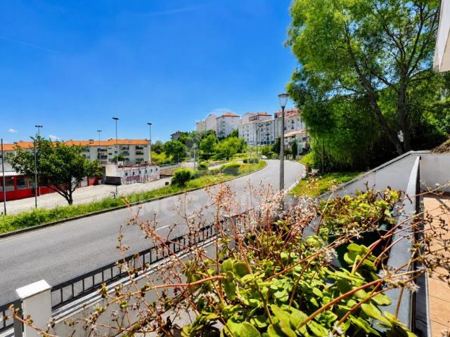 Apartamento T2 com Garagem, 3 Varandas e a Privacidade de um Andar Moradia | Centro da Figueira da Foz