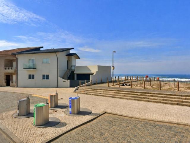 Andar Moradia T2 em Frente à Praia de Angeiras