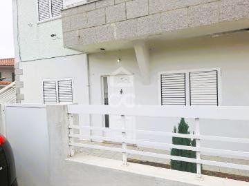 Andar Moradia T2 para Arrendamento em Vale de São Martinho