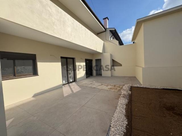 Andar Moradia T2 Renovado com jardim e terraço