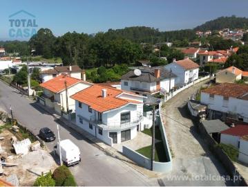 ANDAR MORADIA T3 NOVO Rés do chão com Jardim e aparcamento