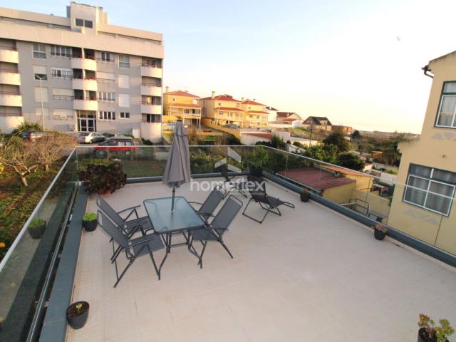 Andar moradia T3, com terraço e vistas de mar, em Buarcos!