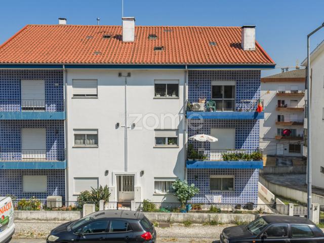 Andar moradia T3 com logradouro e garagem, em Real, Braga