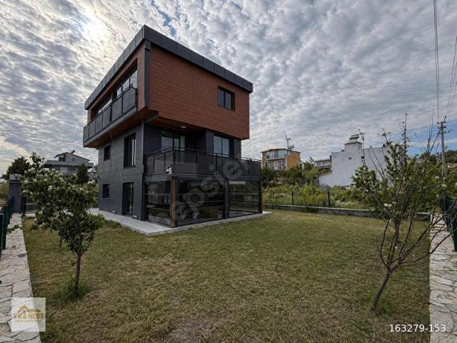 ÇANDARLIDA TAM MÜSTAKİL LÜKS YAŞAM! 5+1 LÜX TRİPLEX VİLLA