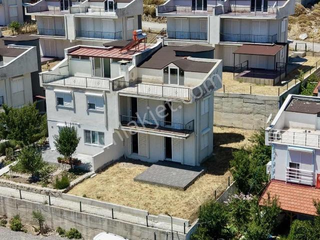 Çandarlıda Deniz Ve Doğa Manzaralı Triplex Villa