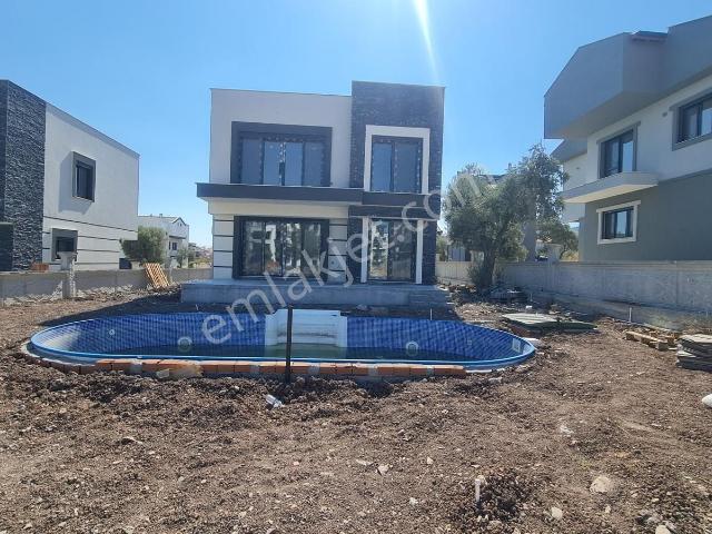 Çandarlıda Denize 100 Metre Mesafede Havuzlu Lüks Villa