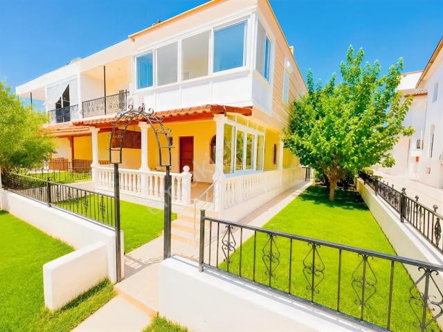 Çandarlı'da Satılık Bahçeli 3+1 Müstakil Tripleks
