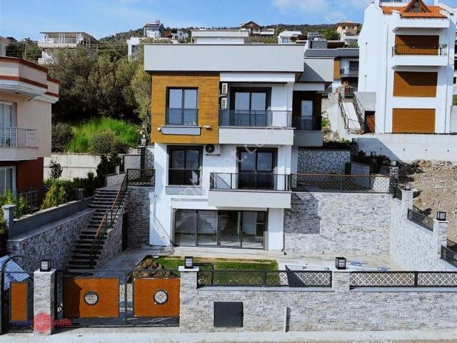 Çandarlı Denize 280 M. Mükemmel Deniz Manz. Lüks Tripleks Villa