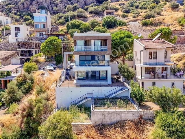 Çandarlı Eyko Muhteşem Deniz Manzaralı Tripleks Satılık Villa