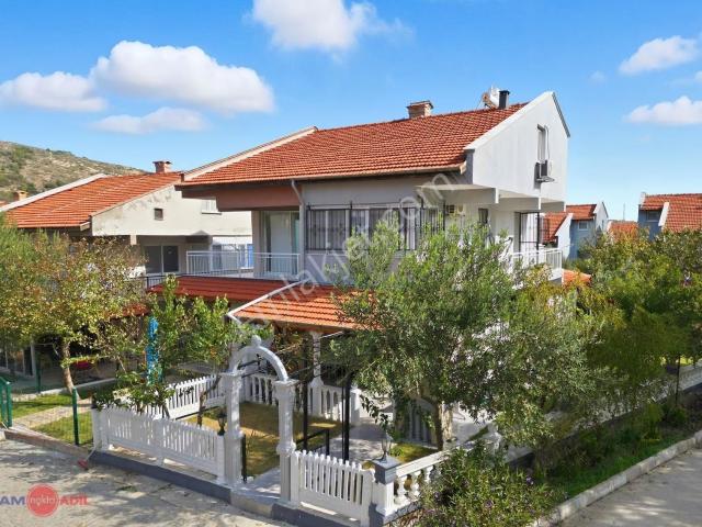 Çandarlı Körfez Sitesinde Müstakil Bahçeli 4+1 Fırsatı