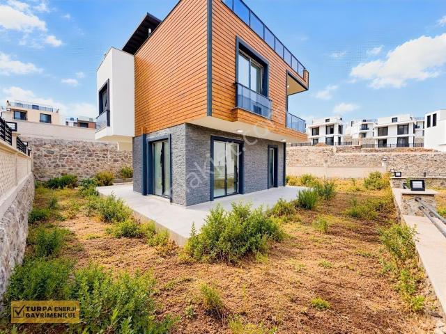 Çandarlı Roge Marınede B Tipi 3+1 Satılık Müstakil Villa