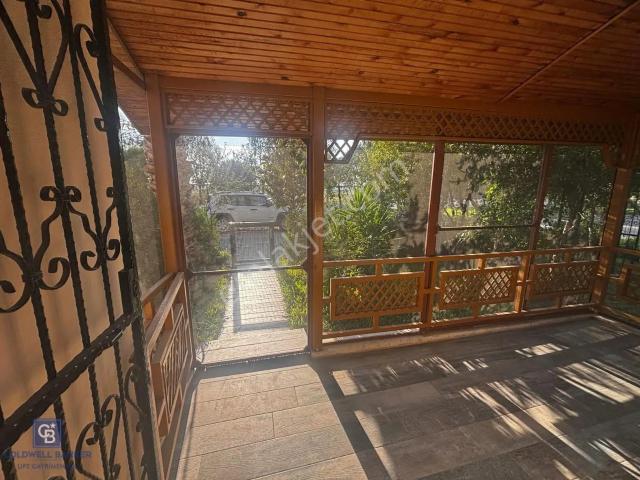 Çandarlı Yıldızkent Sitesi'nde 3+1 Tadilatlı Villa
