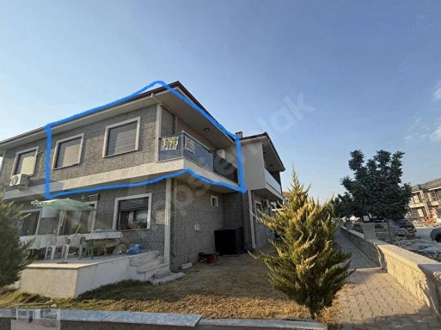 ÇANDARLI MERKEZ HAVUZLU SİTE ZEMİN ÜSTÜ 1+1 KİRALIK
