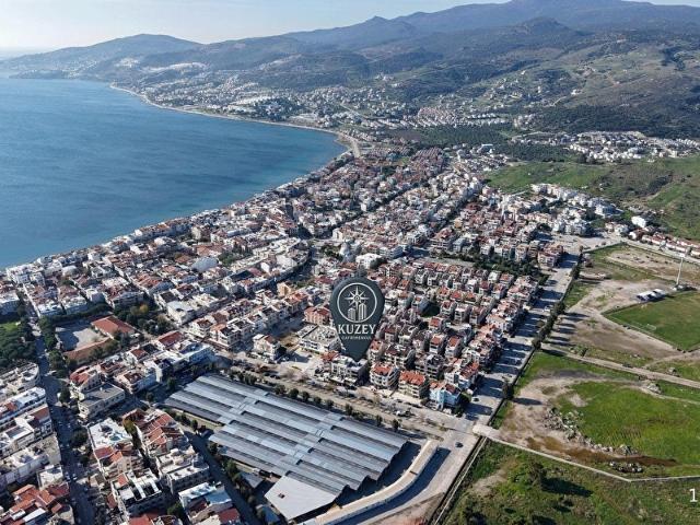 ÇANDARLI MERKEZDE ÖZEL YAPIM! GENİŞ BAHÇELİ, KAMELYALI 3+1