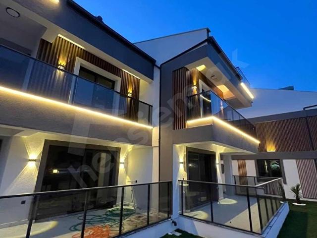ÇANDARLI MERKEZDE SATILIK 4+1 NET 185 M2 LÜKS DUBLEKS VİLLA