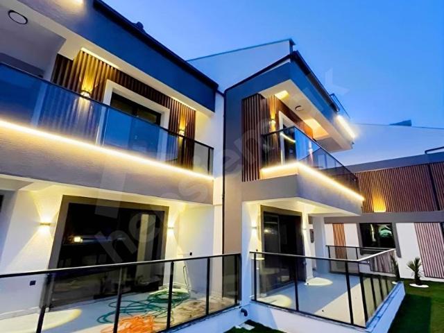 ÇANDARLI MERKEZDE SATILIK 4+1 NET 185 M2 LÜKS DUBLEKS VİLLA
