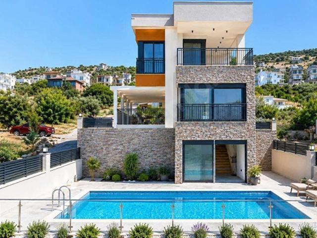 ÇANDARLI EYKO DA PLAJA 75 METRE PREMİUM 4+1 HAVUZLU VİLLA