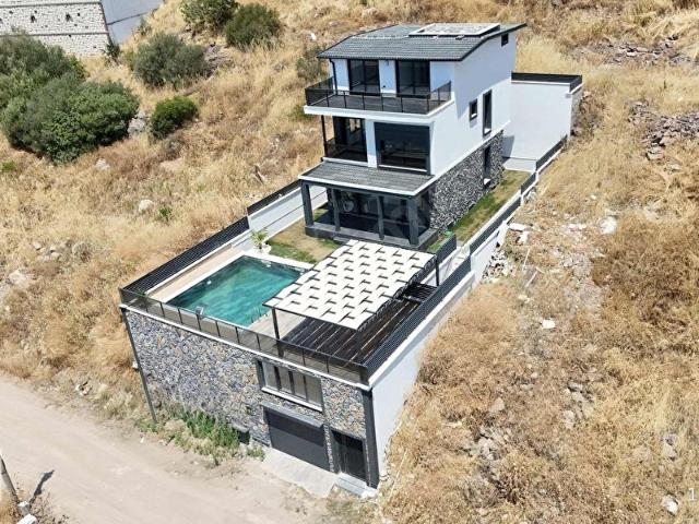 ÇANDARLIDA PRESTİJLİ MÜSTAKİL HAVUZLU 6+1 VİLLA