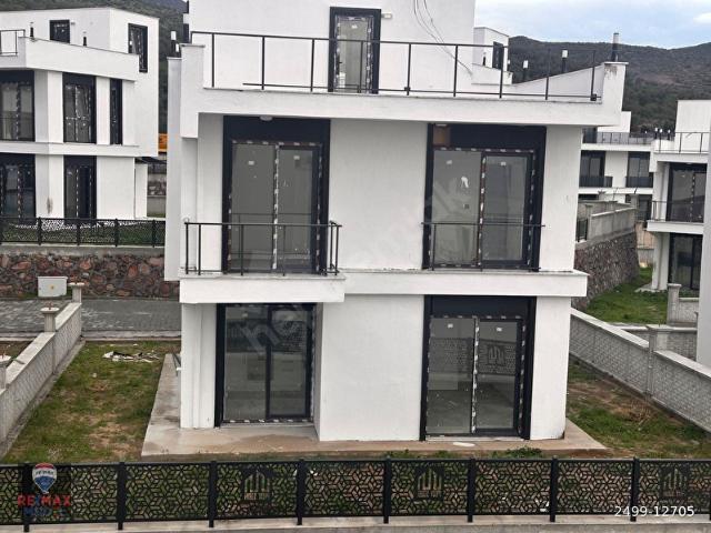 ÇANDARLI'DA ROGE MARINE PROJESINDE SATILIK VILLA