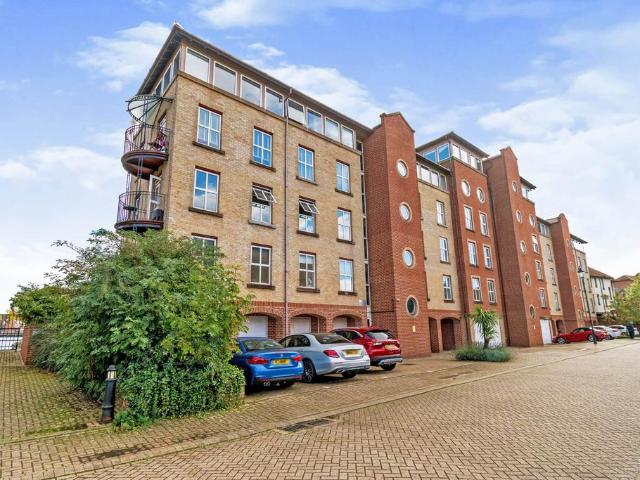Andes Close, Southampton, SO14 3 bed flat to rent £2,500 pcm £577 pw