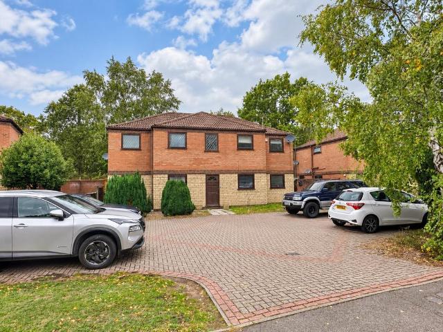 Anderby Close, Lincoln, 2 bed flat to rent £695 pcm £160 pw