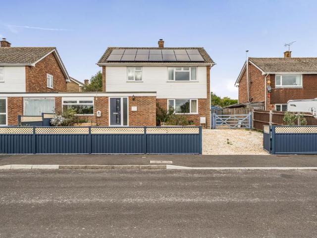 Anders Road, Winchester SO21 4 bed link detached house to rent £2,150 pcm £496 pw