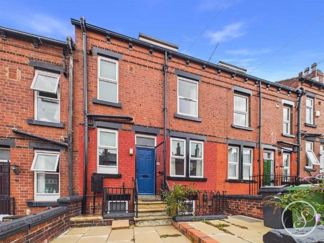 Anderson Avenue, Leeds 2 bed terraced house to rent £950 pcm £219 pw