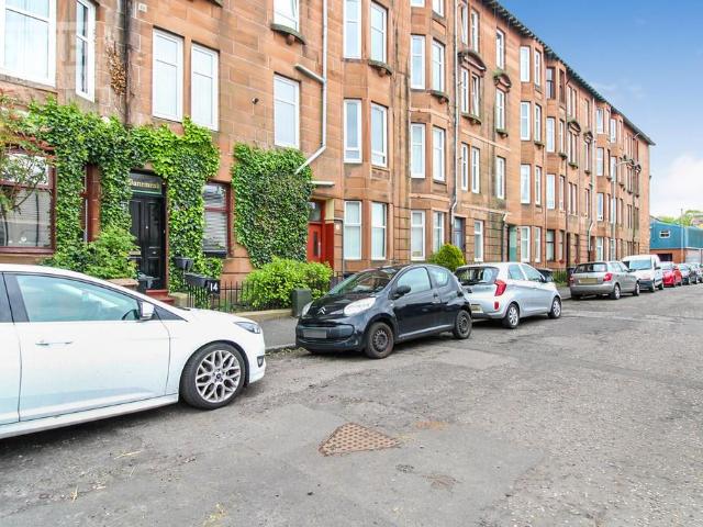 Anderson Drive, Renfrew PA4 1 bed flat to rent £575 pcm £133 pw