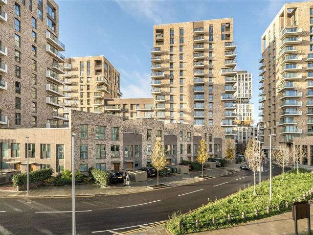 Anderson Road, London, SE3 2 bed apartment to rent £2,300 pcm £531 pw