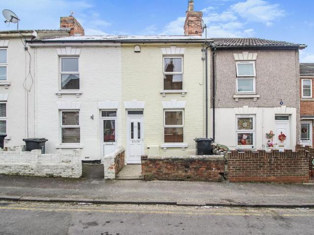 Andover Street, Swindon SN1 2 bed terraced house to rent £1,100 pcm £254 pw