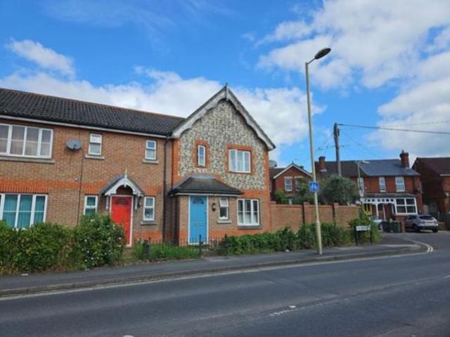 Andover SP10 3 bed semi detached house to rent £1,400 pcm £323 pw