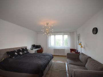 ANDRÄVIERTEL Möbliertes großes ZIMMER in WG Wohnung mit kleinem Balkon im Innenhof