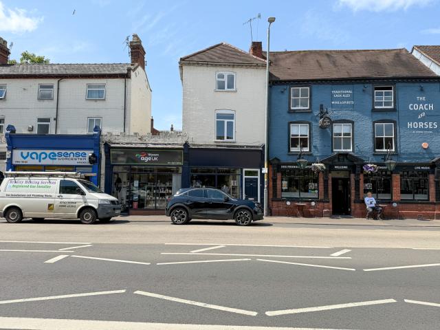 Andrew Grant are proud to present this fantastically furnished two bedroom apartment located in the city centre of Worcester. To Let £1,100pcm