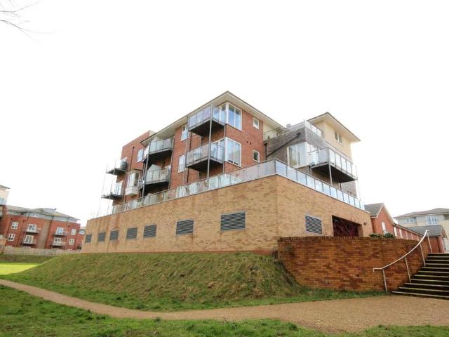 Andrews Close, Warwick 2 bed apartment to rent £1,350 pcm £312 pw
