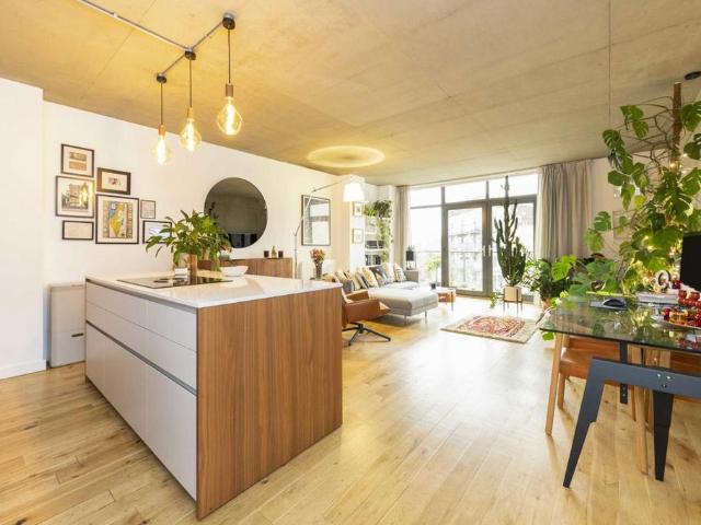 Andrews Road, London E8 2 bed flat to rent £4,250 pcm £981 pw