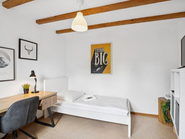 ANDRISS: Travel & Work 9 Guests Kitchen Parking, Kaiserslautern Amsterdam Apartments for Rent