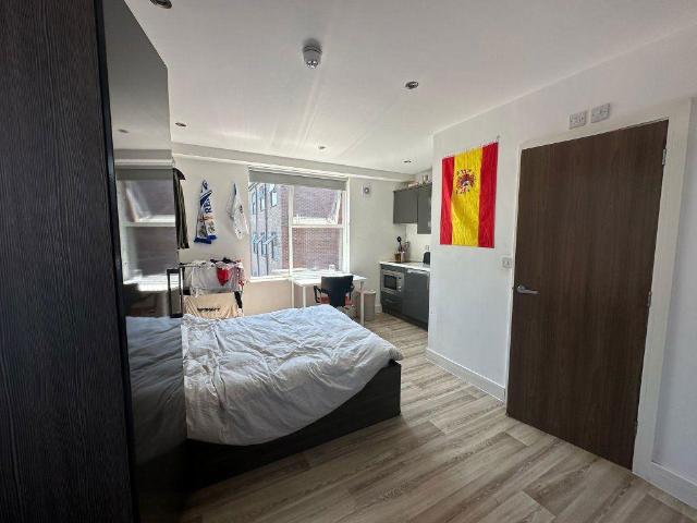 Andromeda House Studio to rent £875 pcm £202 pw