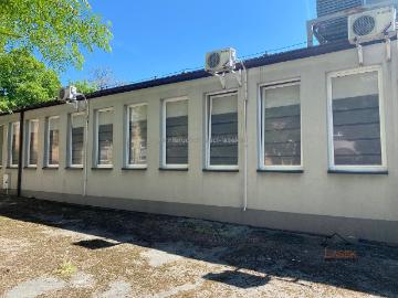 Wyremontowany budynek biurowo usługowy 1867 m2 w Andrychowie