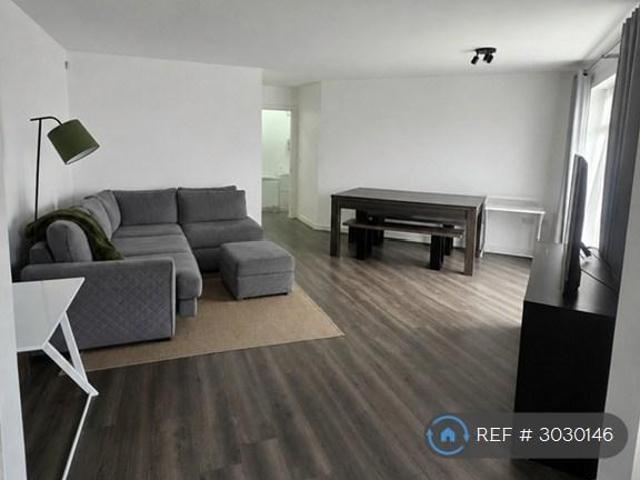 Anemone Court, Enfield, EN3 2 bed flat to rent £1,750 pcm £404 pw