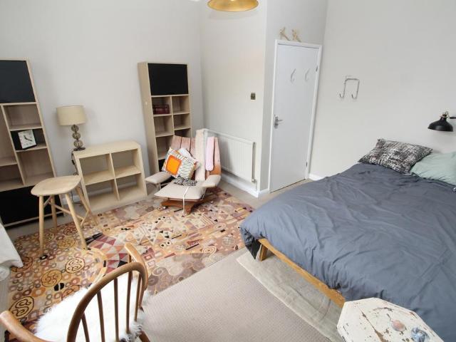 Anerley Hill, London SE19 1 bed in a flat share to rent £850 pcm £196 pw
