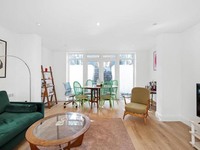 Anerley Road, Crystal Palace, London. 2 bed apartment to rent £1,950 pcm £450 pw