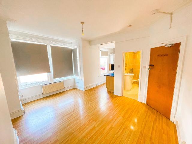 Anerley Road, Westcliff On Sea, Essex, UK SS0, Studio to rent, £900 pcm | PrimeLocation