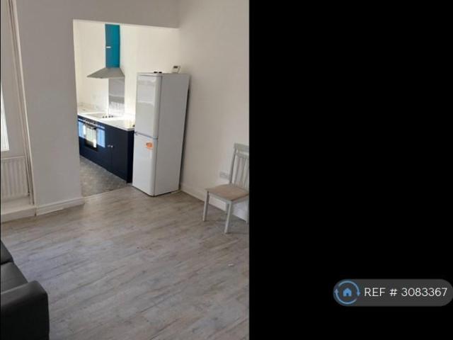 Anfield Road, Liverpool, L4 2 bed flat to rent £930 pcm £215 pw