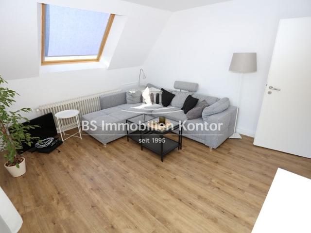 Anfragen bitte vorab per Mail – Komfortable 2 ZKB Wohnung im DG in zentraler Stadtlage !