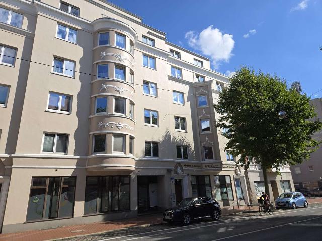 Anfragen NUR per E Mail. gr. 2 Zi. Wohnung mit Dachterrasse Fahrstuhl Kaminofen EBK Brhv
