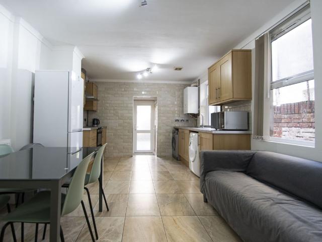 Angus Street, Roath CF24, 5 bed shared accommodation to rent, £2,875 pcm | PrimeLocation