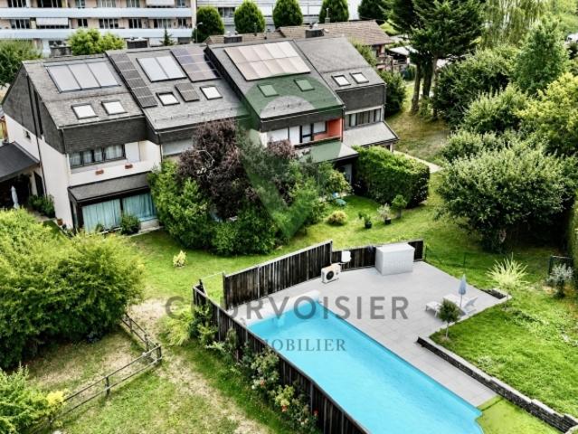 Angebautes Haus