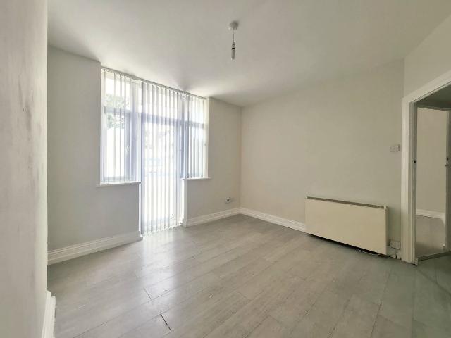 Angel Close, Edmonton N18, 2 bed flat to rent, £1,650 pcm | PrimeLocation