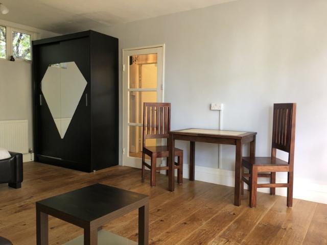 Angel Farringdon, furnished and spacious studi