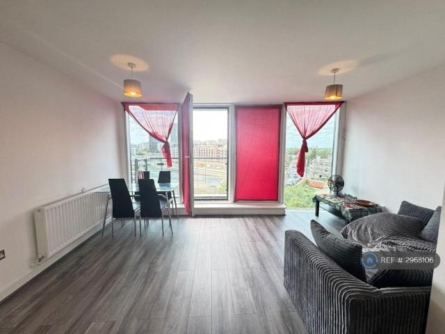 Angel Lane, London, E15 2 bed flat to rent £2,450 pcm £565 pw